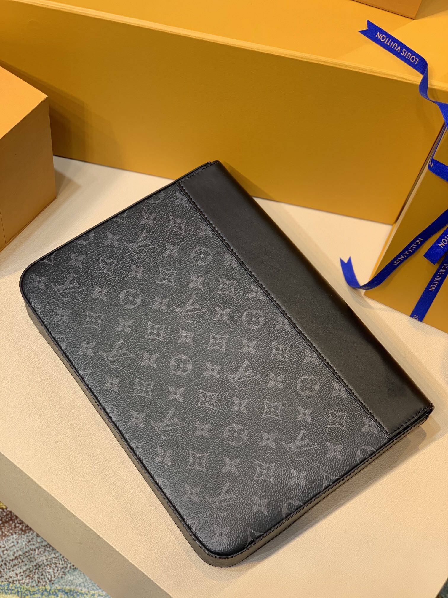 l**is V*t*n pochette steamer -m80107-32 x 22 x 4cm