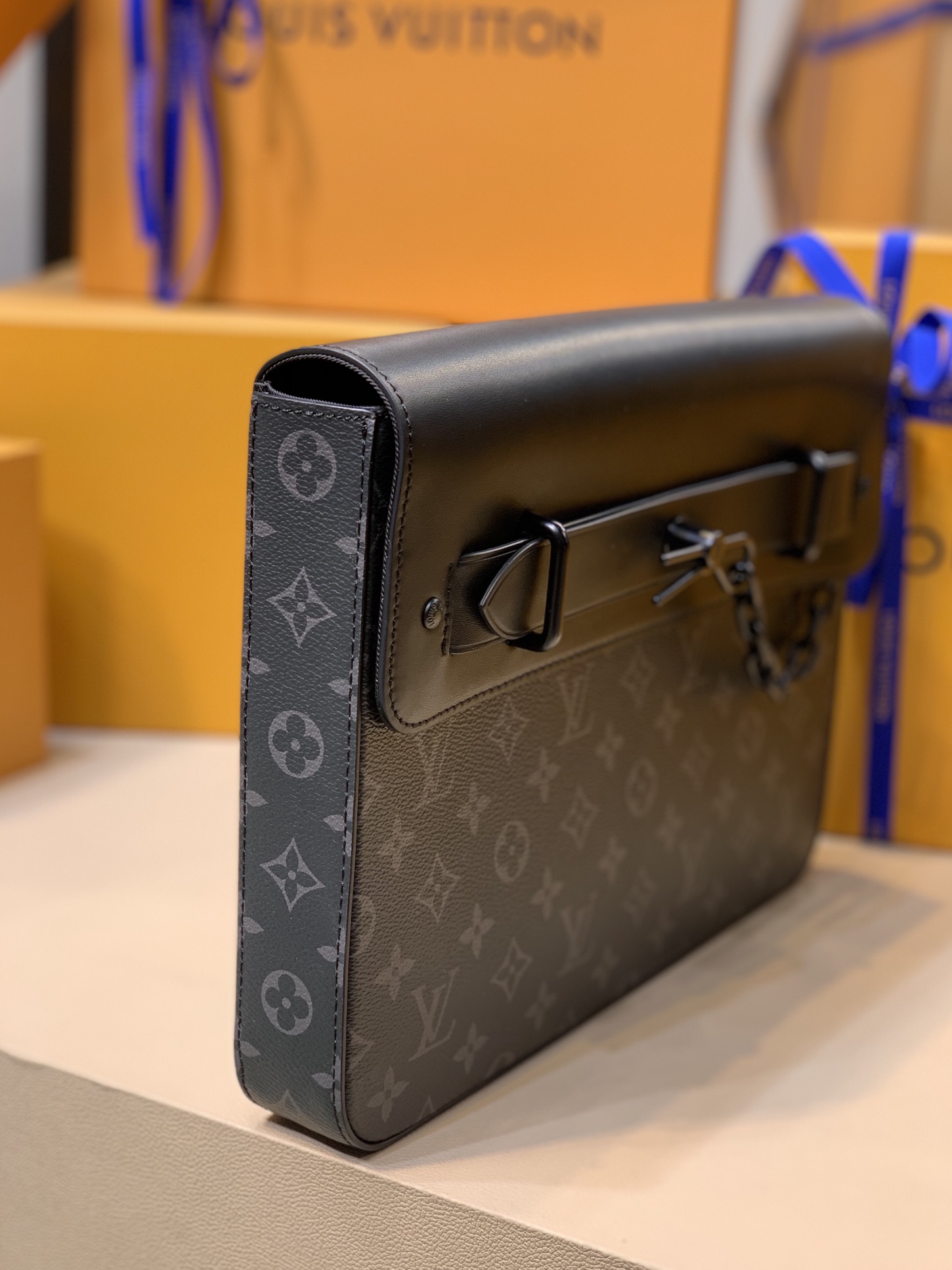 l**is V*t*n pochette steamer -m80107-32 x 22 x 4cm