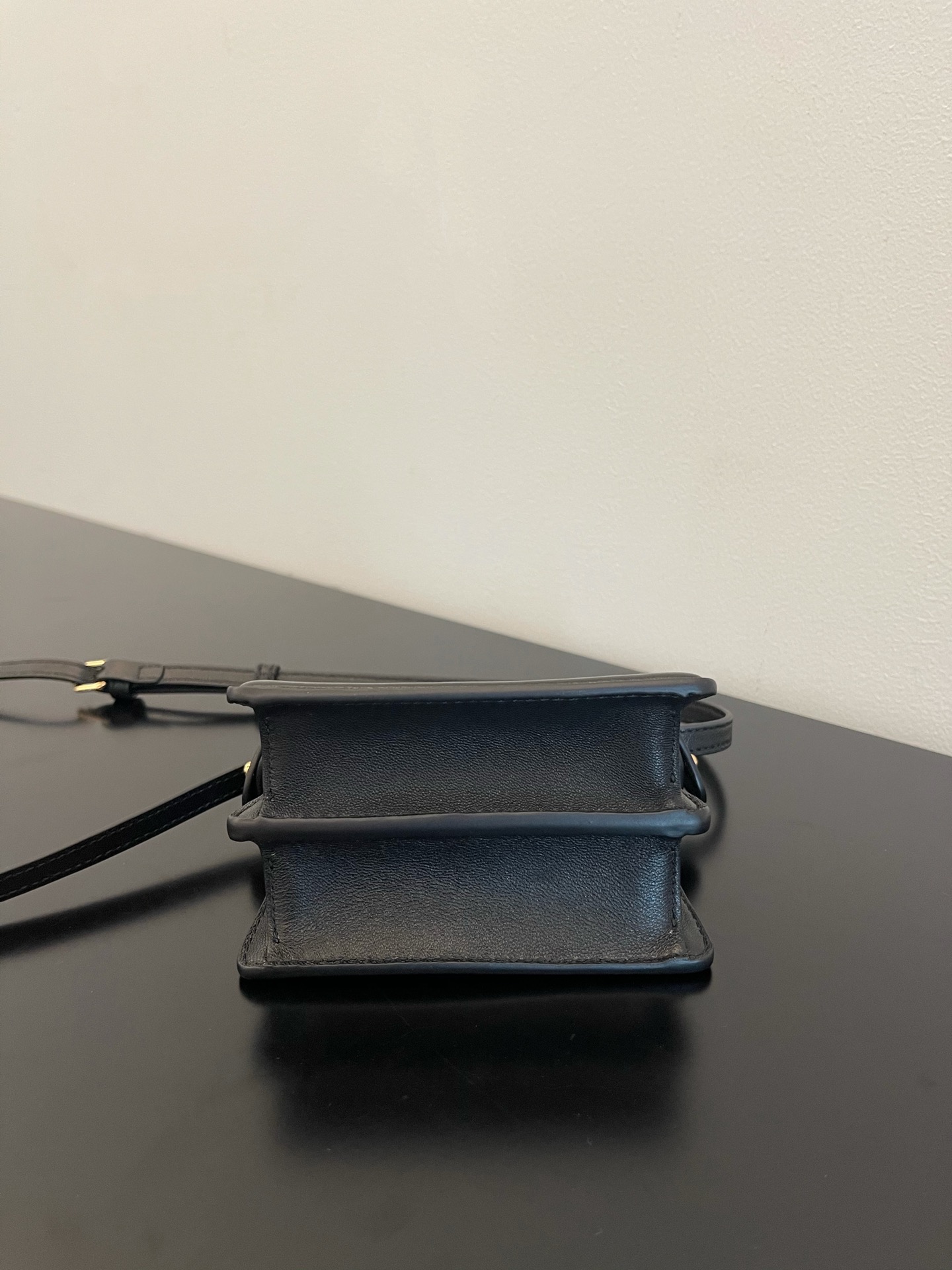 F**di peekabooiseeu micro-11x8x8cm