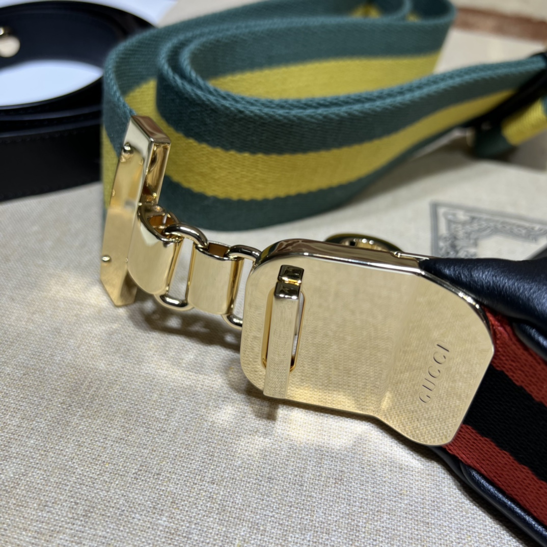 G*u*i attache large shoulder bag-35*32*6cm