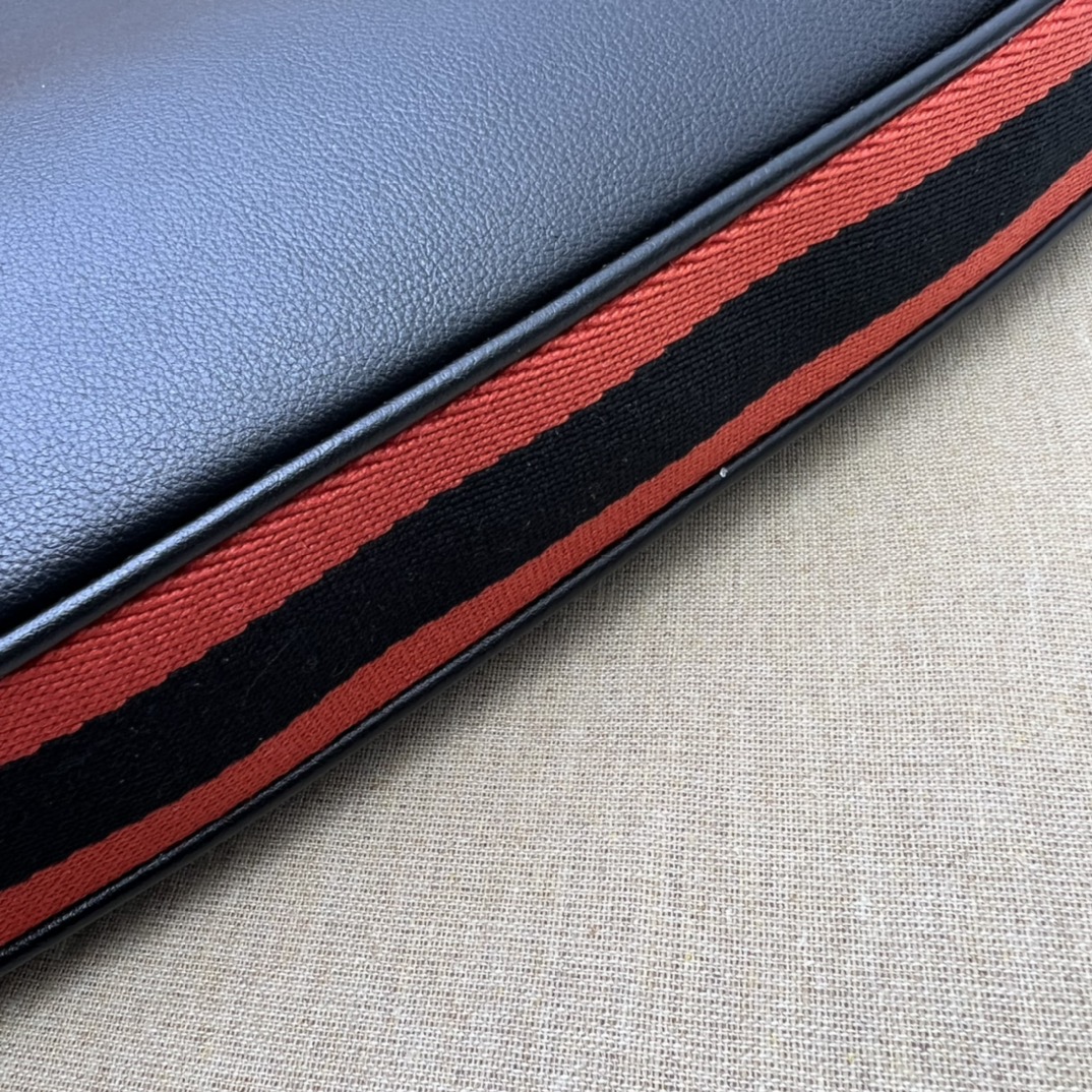 G*u*i attache large shoulder bag-35*32*6cm