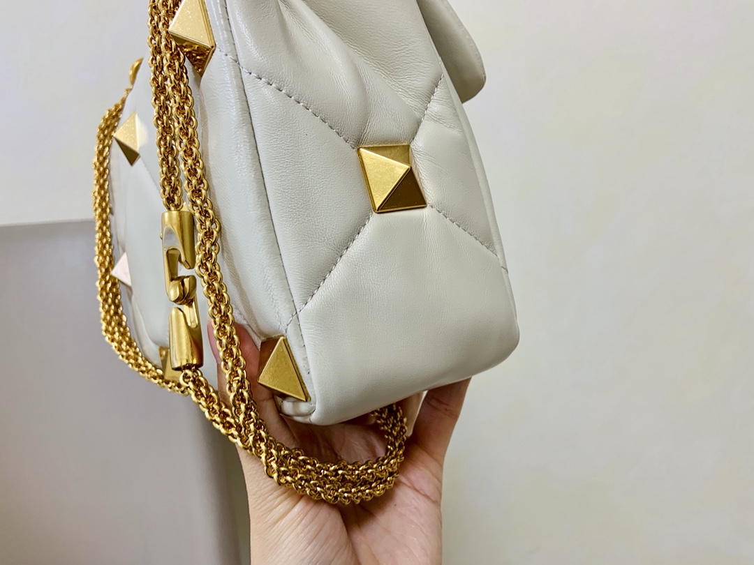 Valentin0 Garavani Roman Stud-Small Size-25*16*10CM