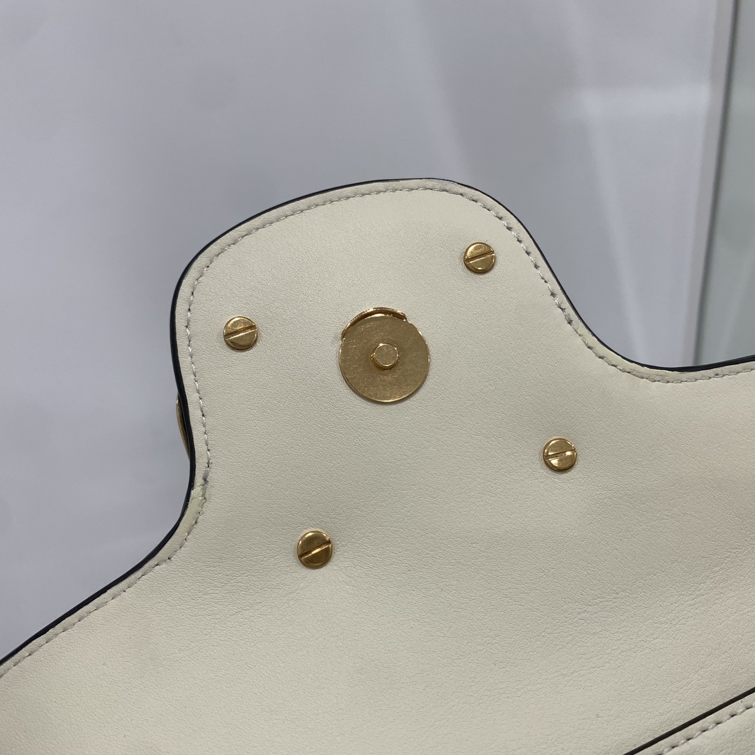 Valentino Garavani Locò Shoulder Bbag In Calfskin With Metallic VLogo-27*13*6CM