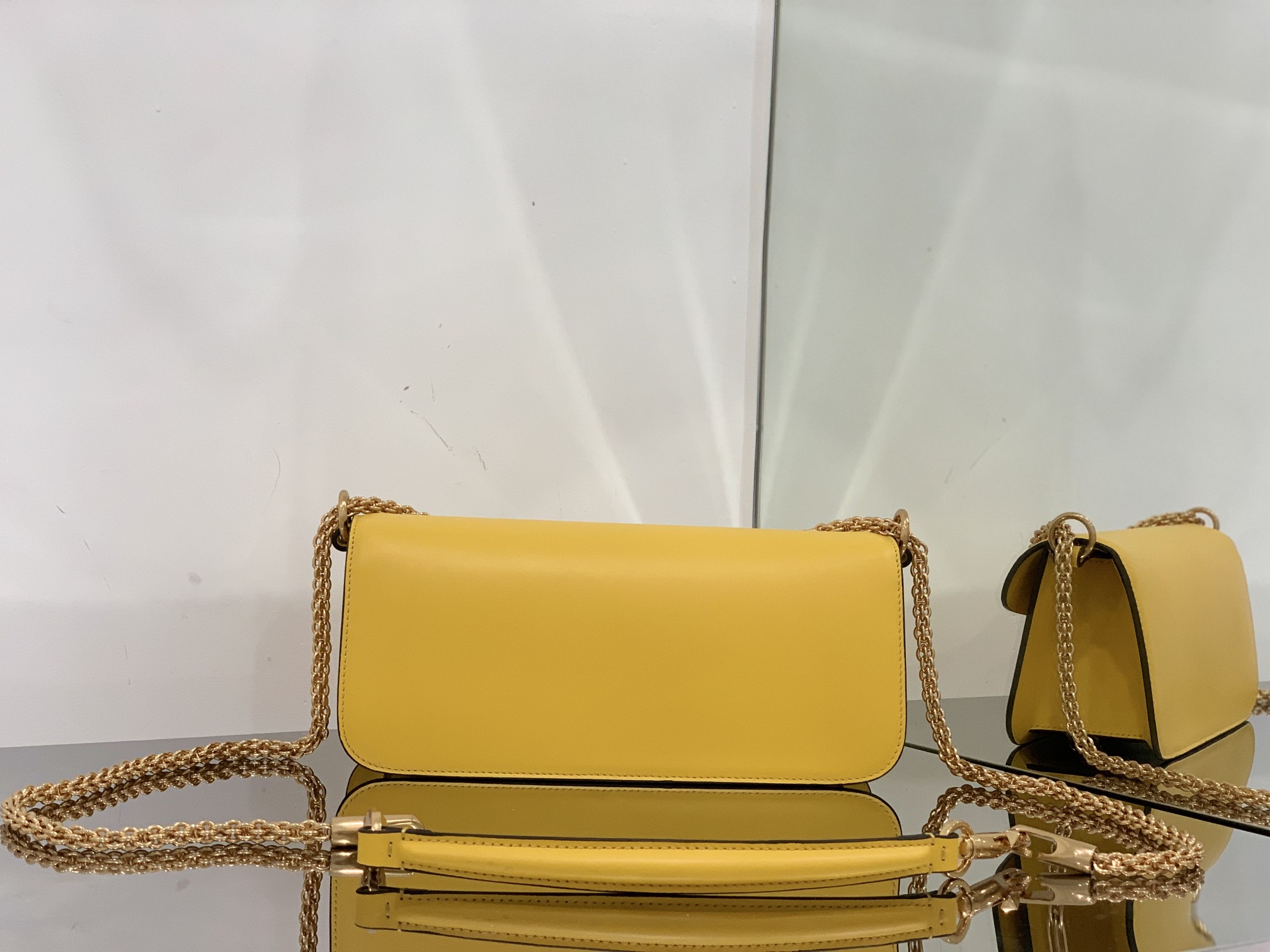 Valentino Garavani Locò Shoulder Bbag In Calfskin With Metallic VLogo-27*13*6CM