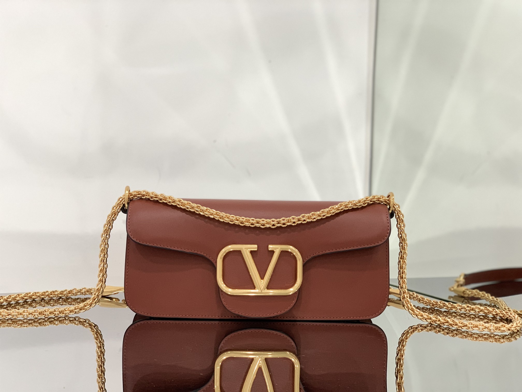 Valentino Garavani Locò Shoulder Bbag In Calfskin With Metallic VLogo-27*13*6CM