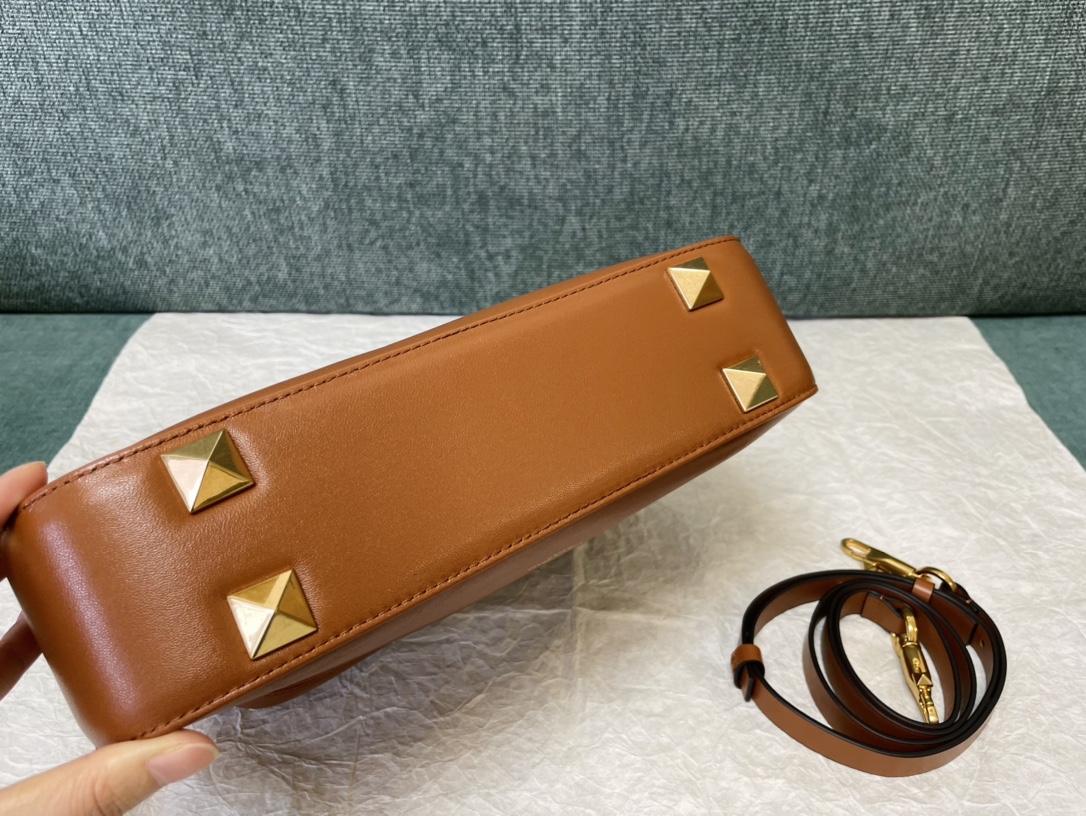 Valentino Garavani StudSign-28*22*7CM