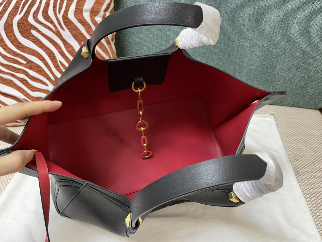 Valentino Garavani Escape Handbags-31*25*15&41*25*18 CM