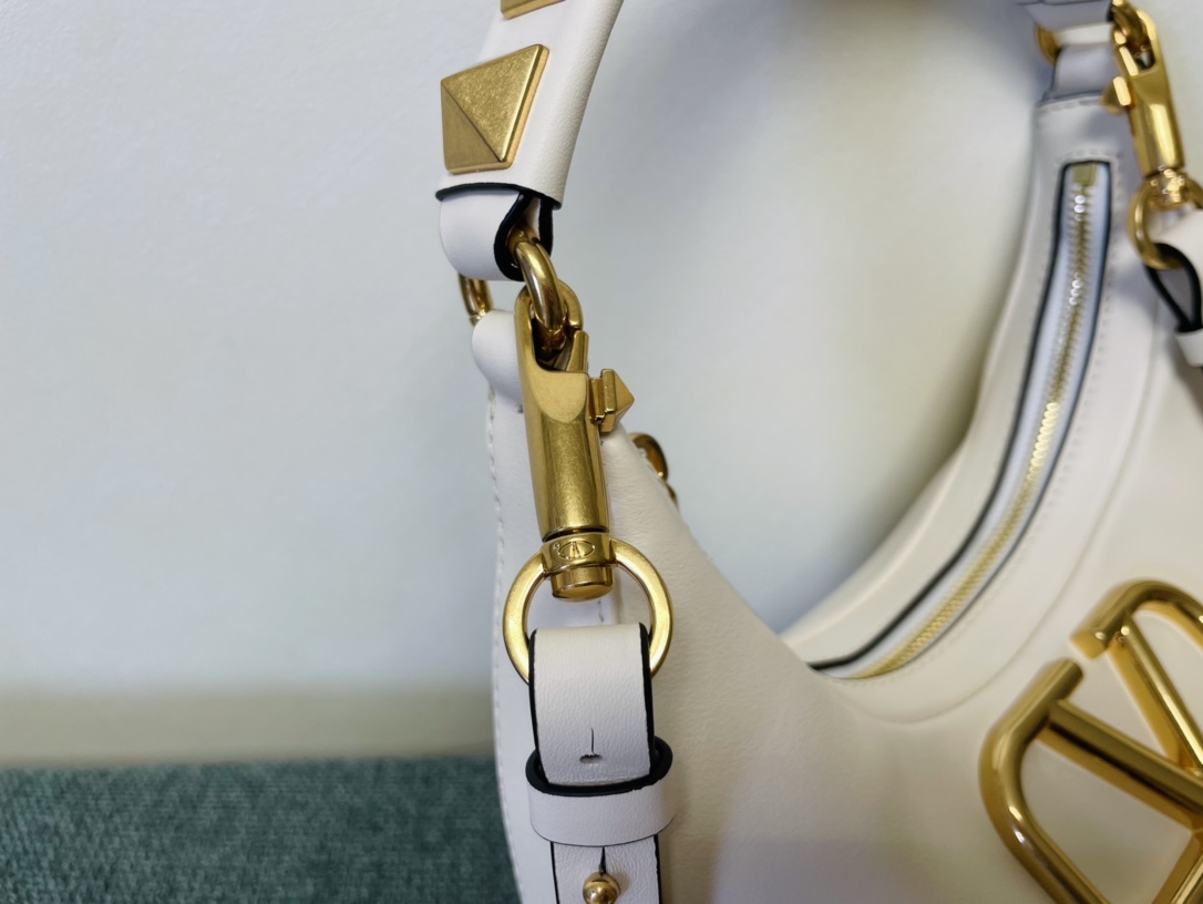 Valentino Garavani StudSign-26*30*7CM