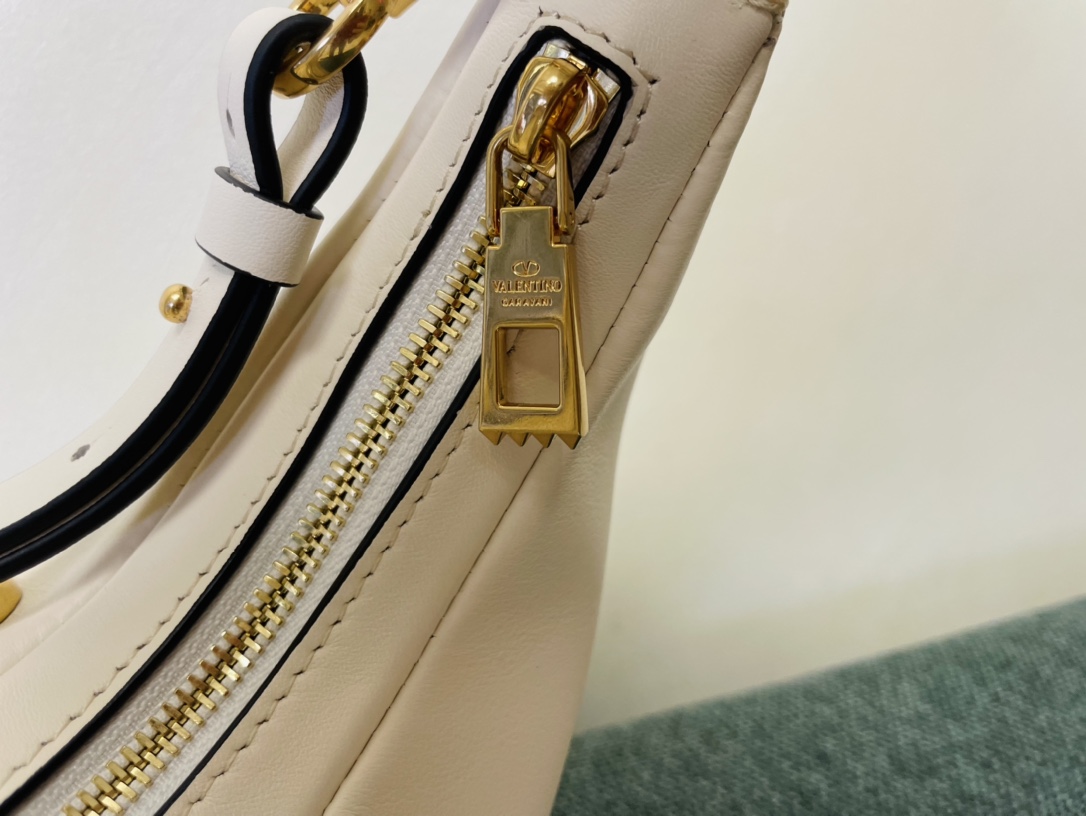 Valentino Garavani StudSign-26*30*7CM