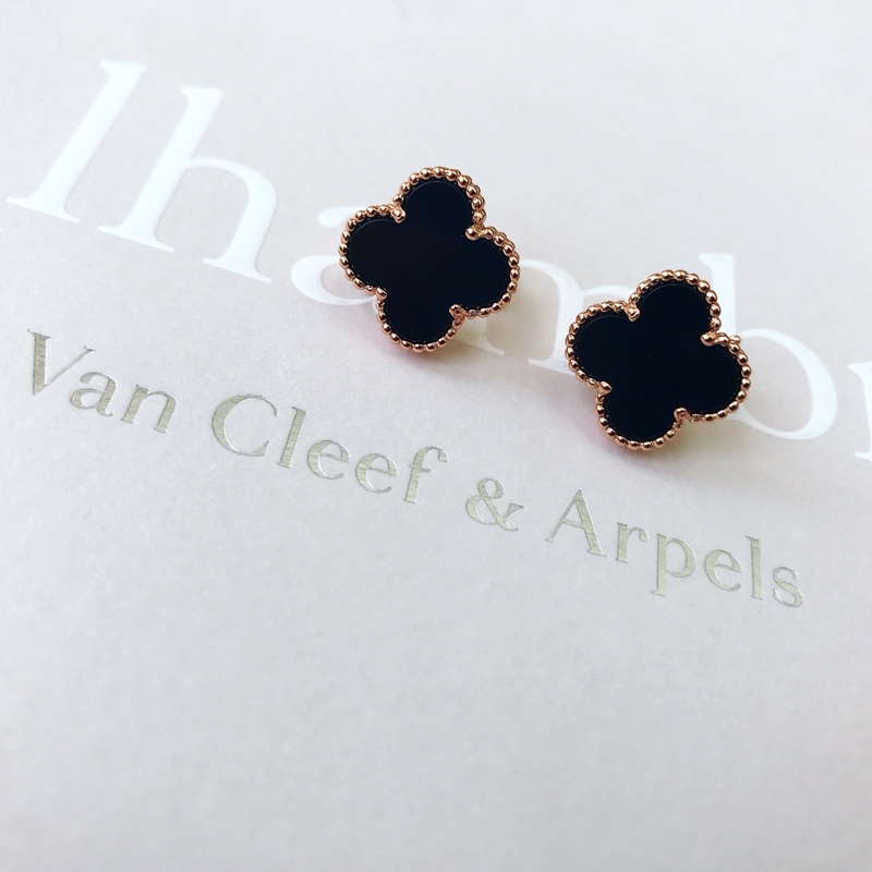Van Cleef &Arpels Earring