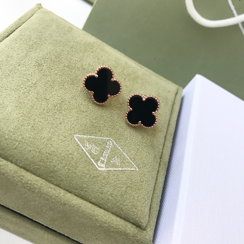 Van Cleef &Arpels Earring