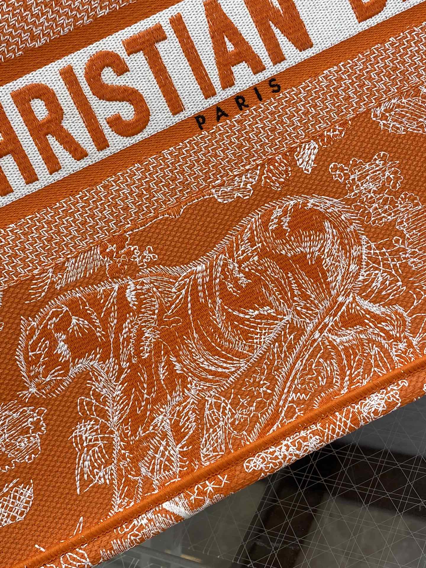 D*or small book tote-36.5cm