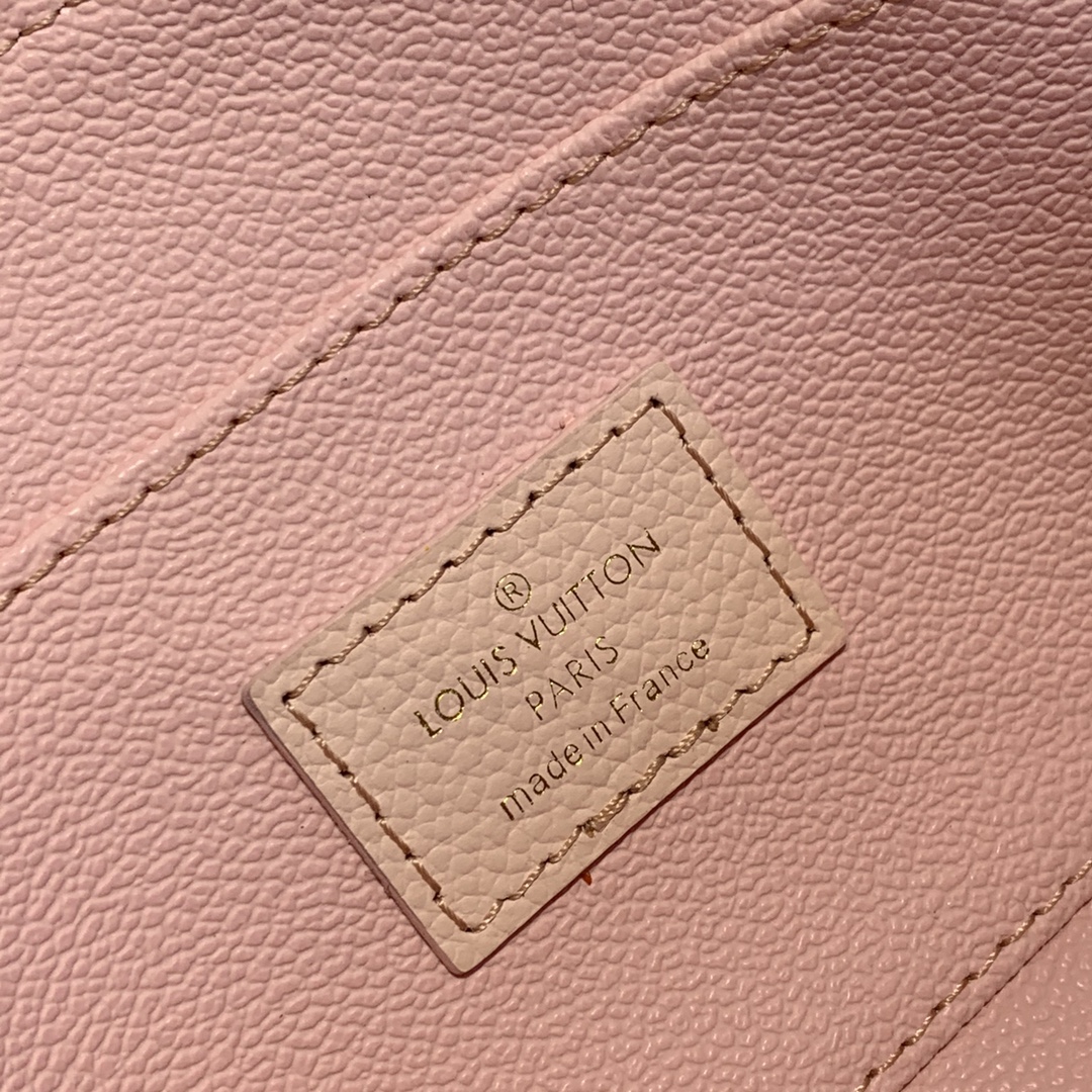 l**is V*t*n cosmetic bag-19*12*6cm