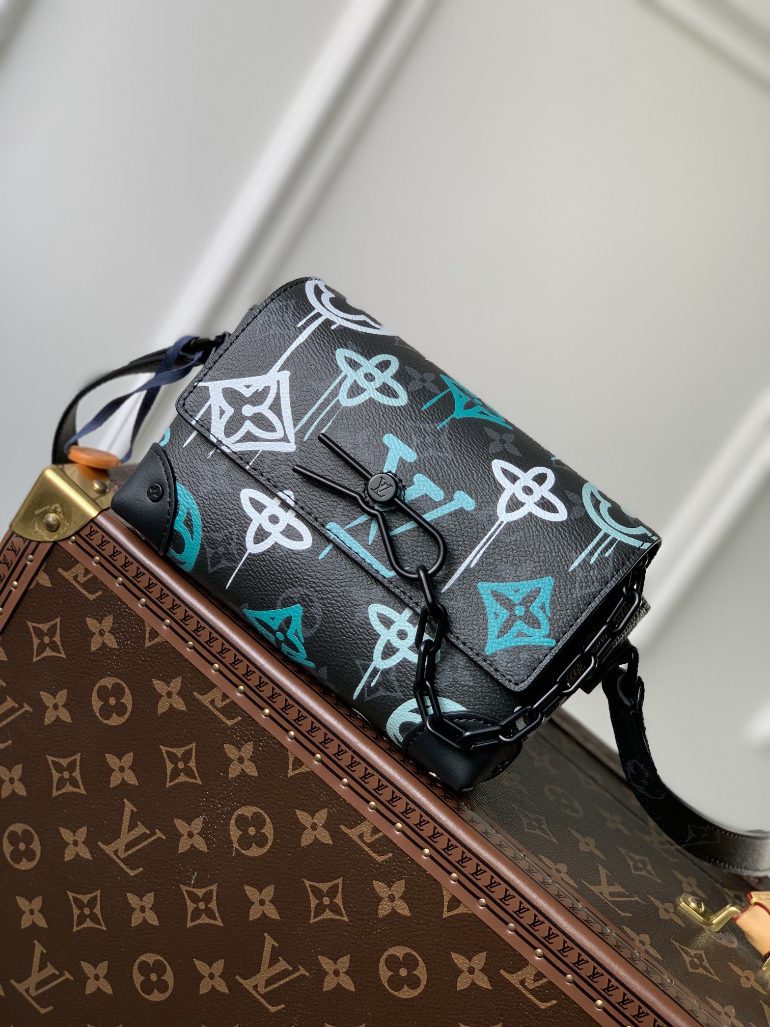 l**is V*t*nsteamer bag-18x 11x 6.5cm