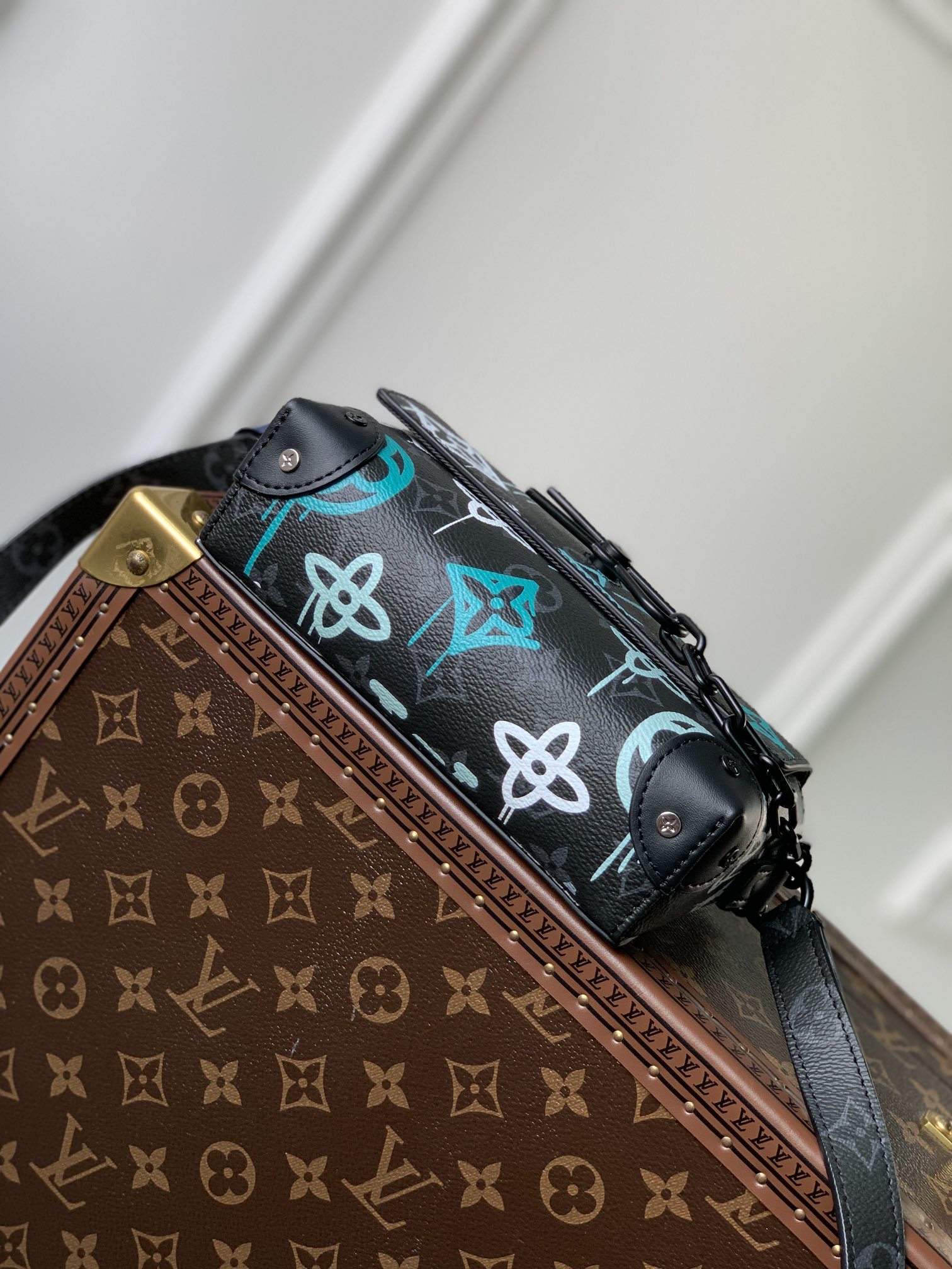 l**is V*t*nsteamer bag-18x 11x 6.5cm