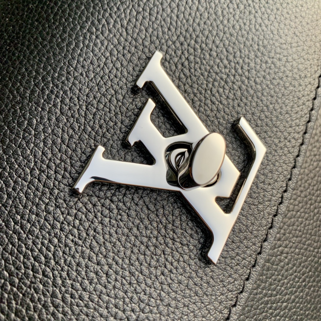 l**is V*t*n lockme ever 23x17x10cm