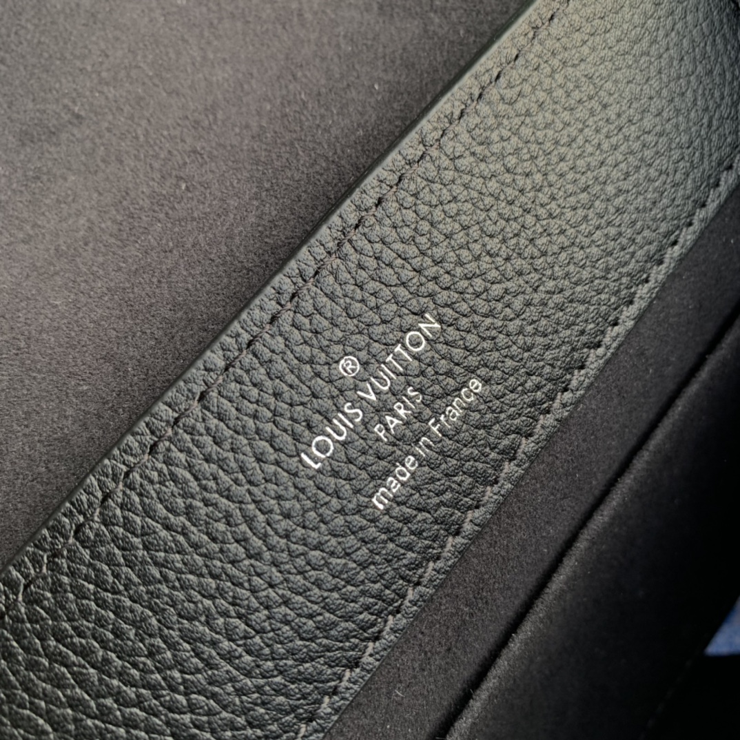 l**is V*t*n lockme ever 23x17x10cm