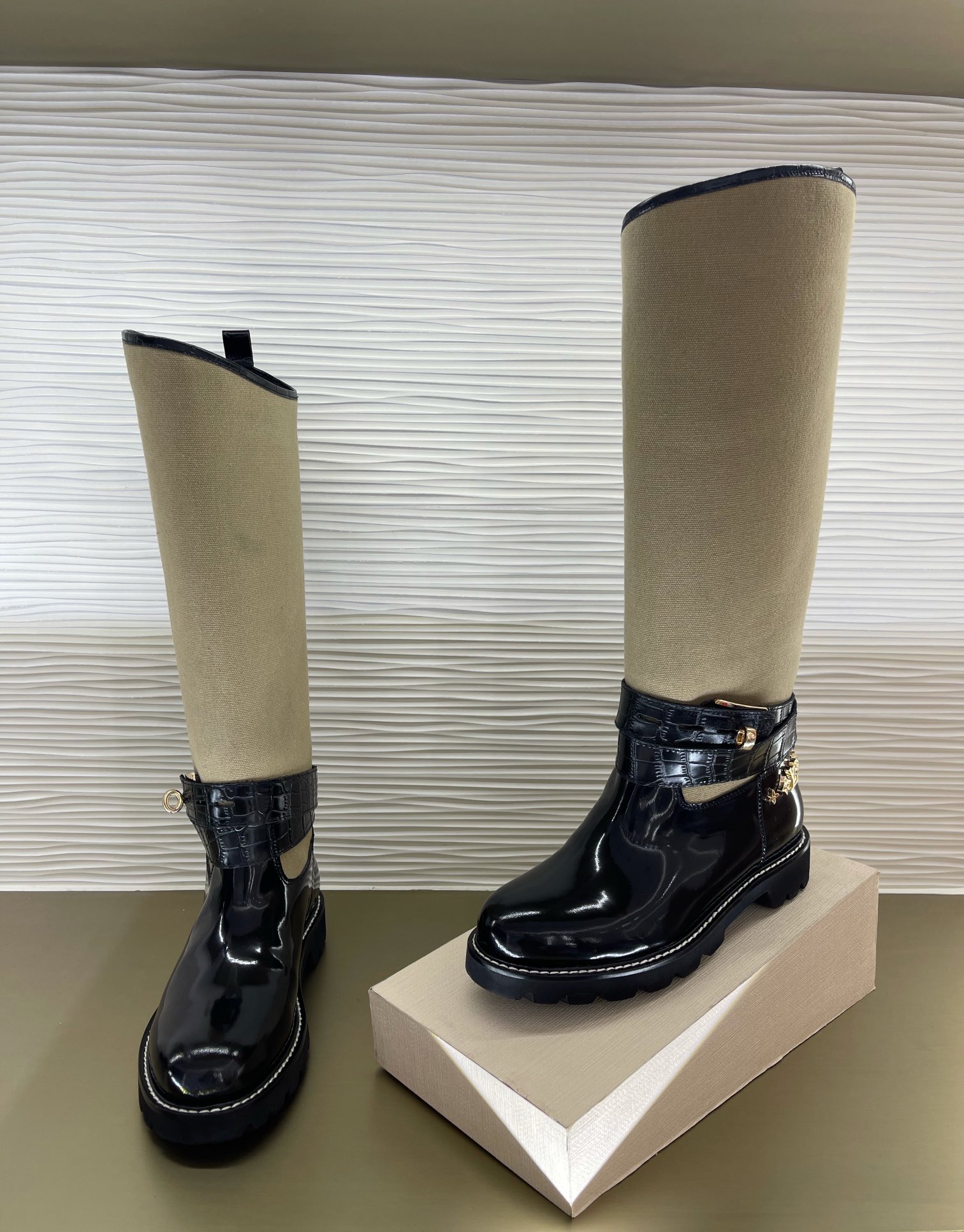 l**is V*t*n boots（eu35-42）