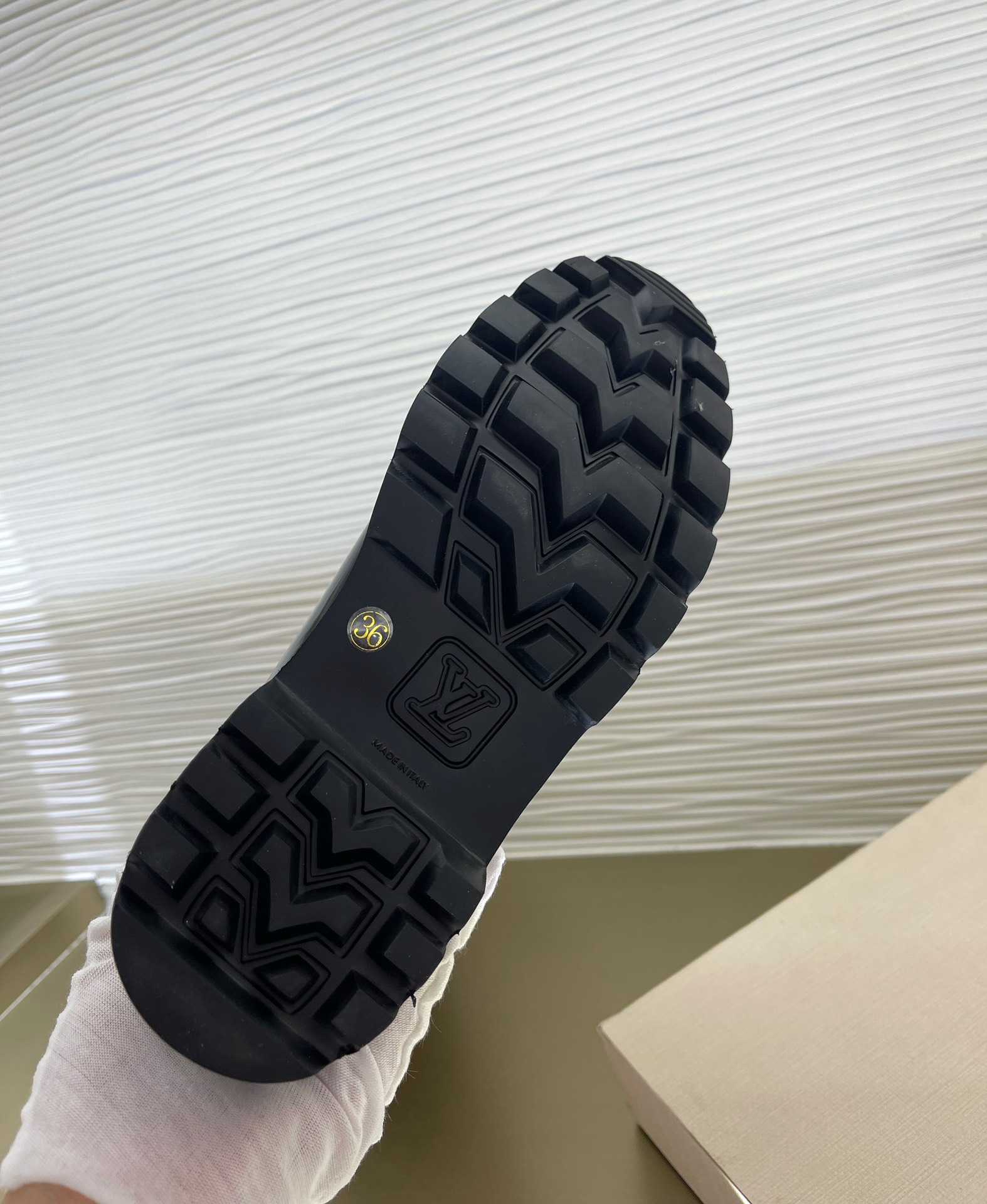 l**is V*t*n boots（eu35-42）