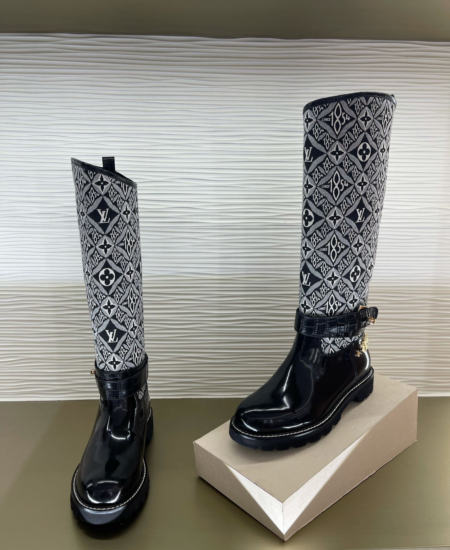 l**is V*t*n boots（eu35-42）