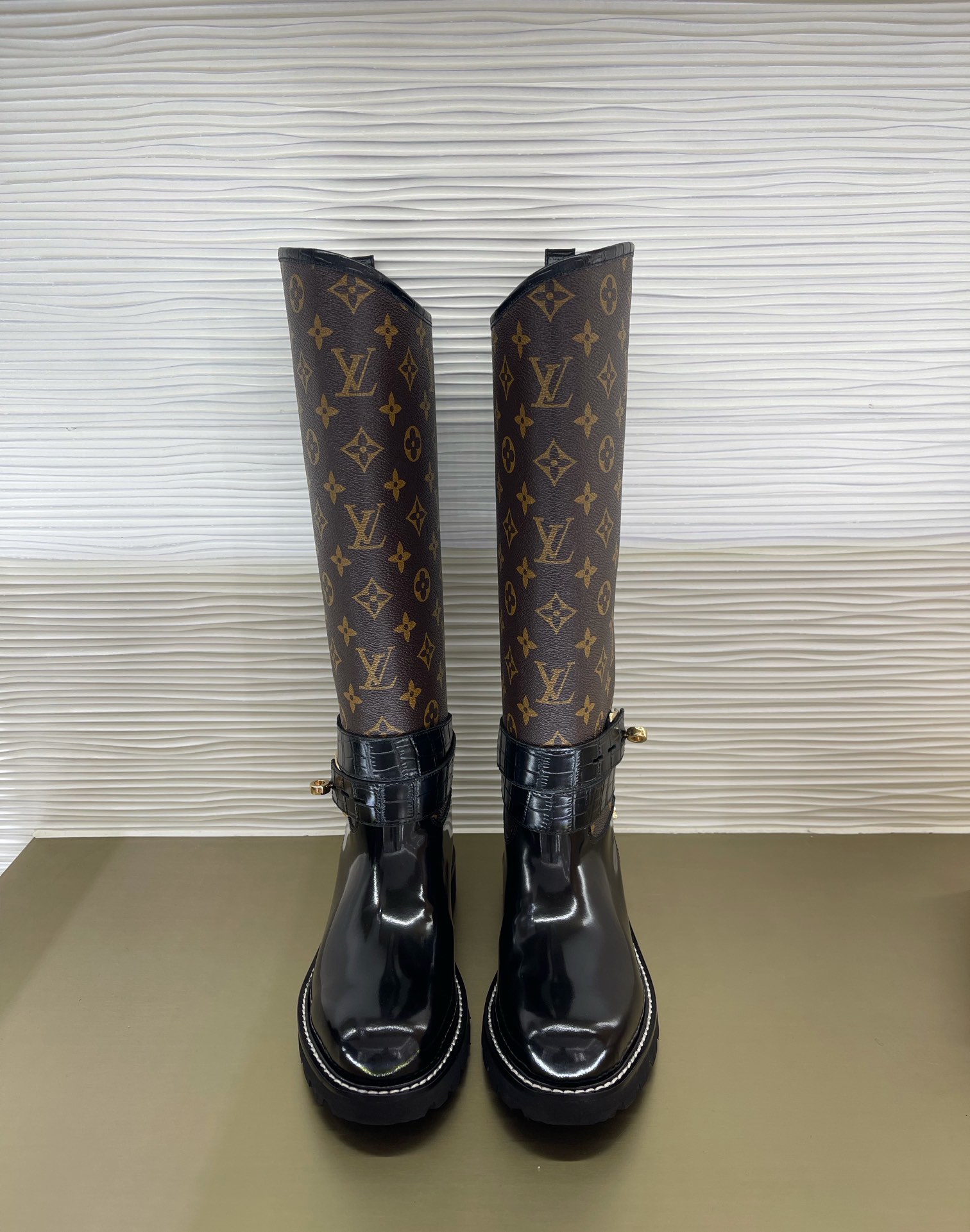 l**is V*t*n boots（eu35-42）