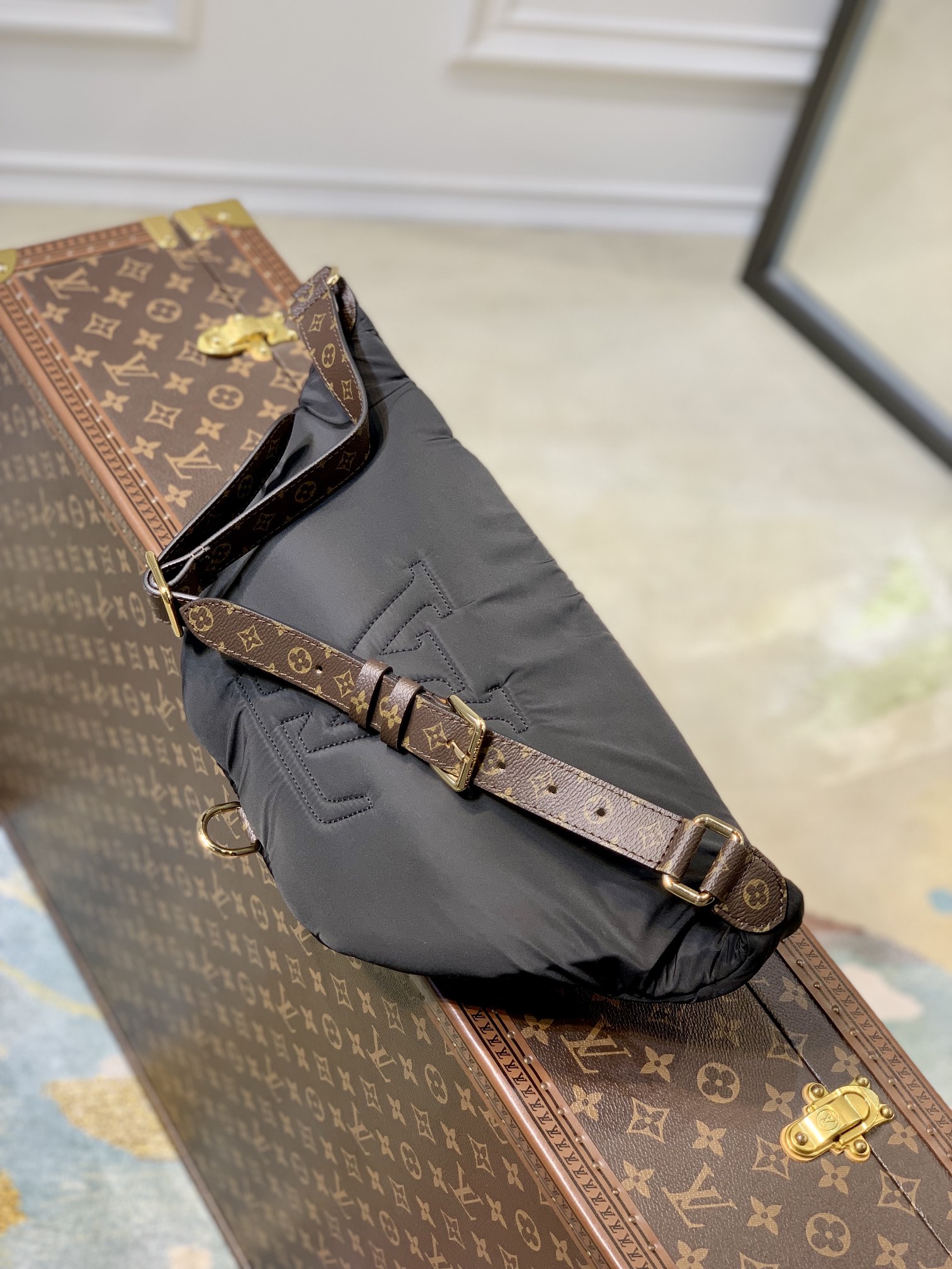 l**is V*t*n pillow maxi bum bag-44 x 24 x 7cm