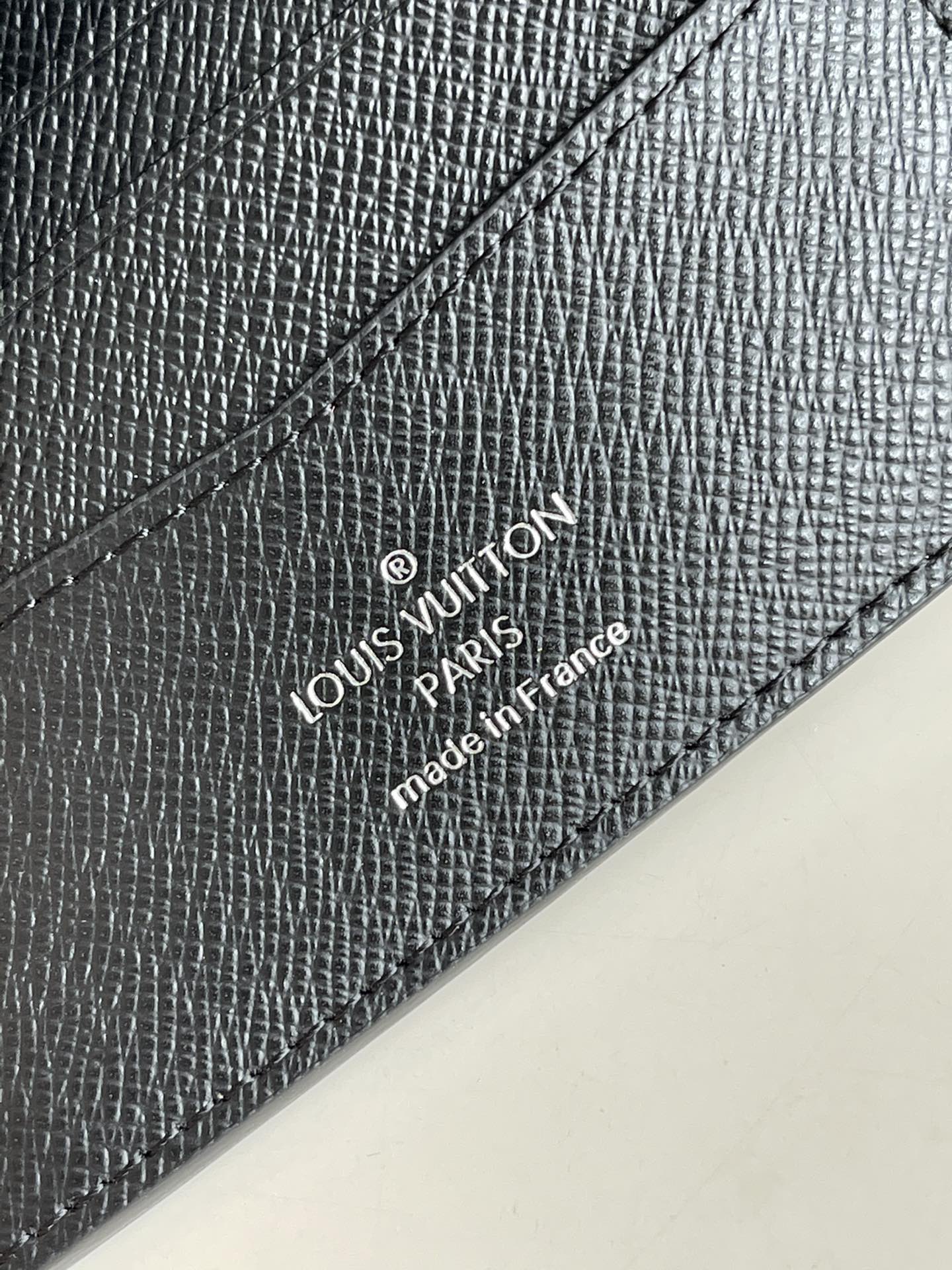 l**is V*t*n slender wallet-m62294-11*9*2cm