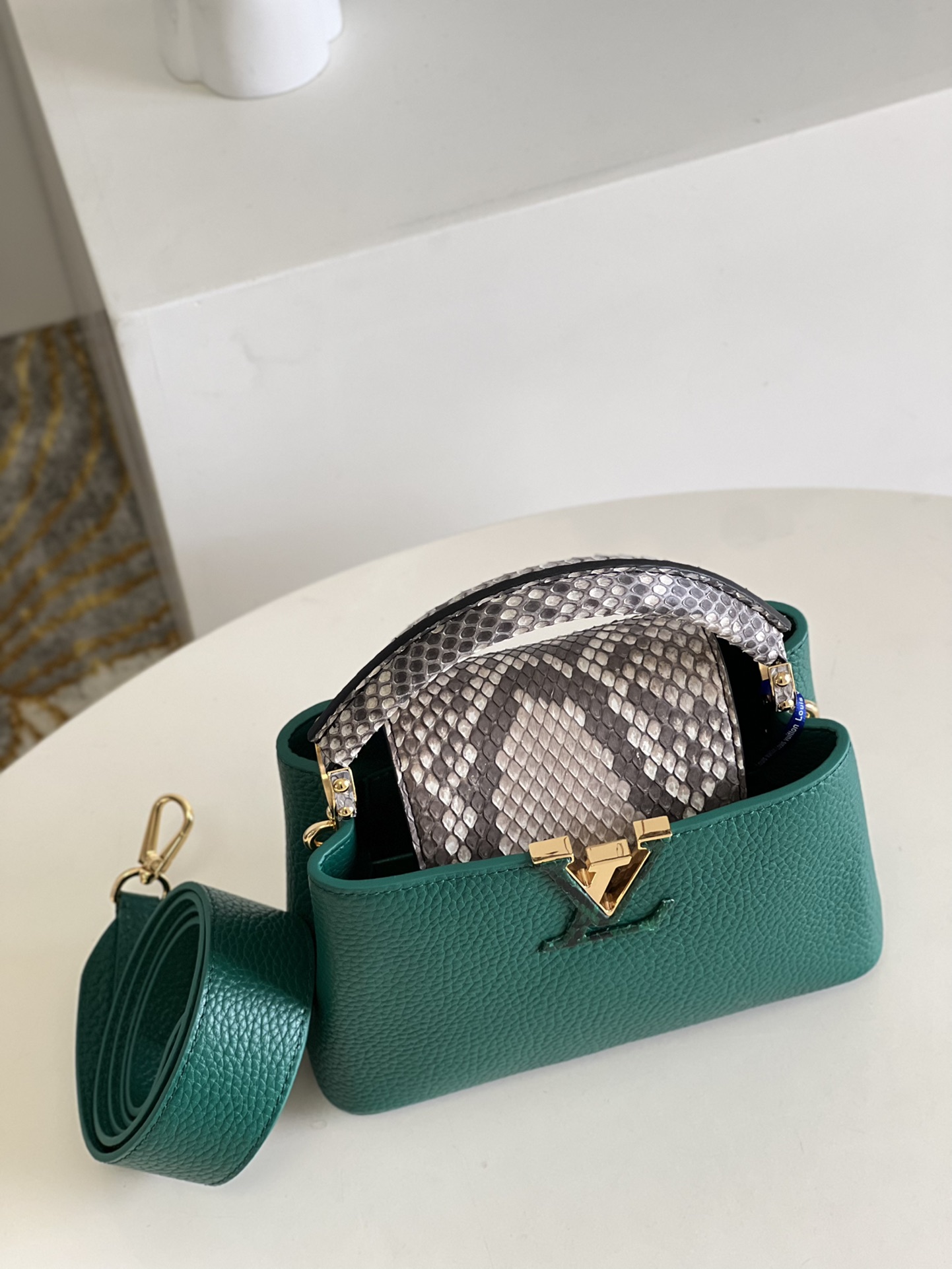 l**is V*t*n mini capucines handlebag-21*14*8cm