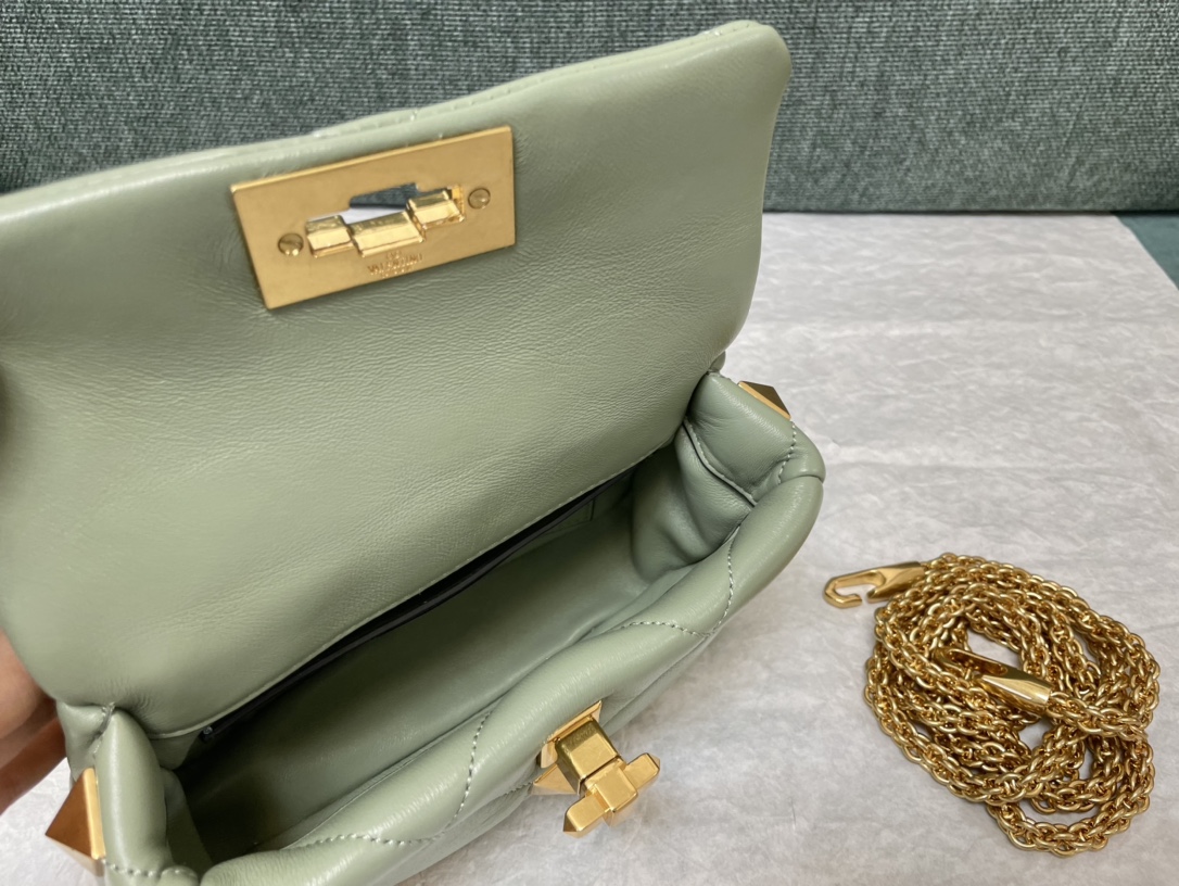 Valentin0 Garavani Roman Stud-Mini Size-19x13x6CM