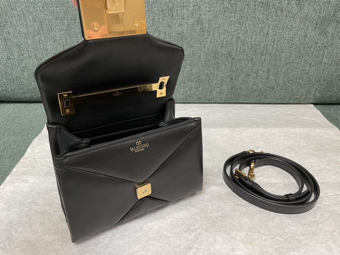 Valentin0 Valentino One Stud-20x13x8.5CM