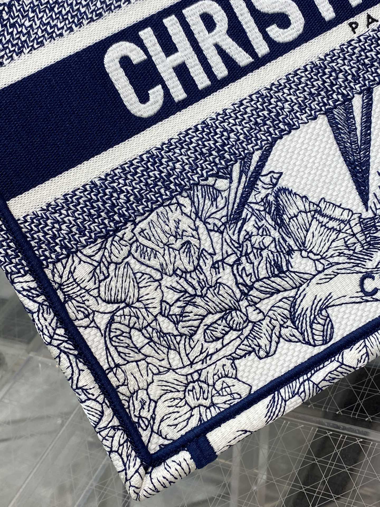 D*or small book tote-36*18*28cm