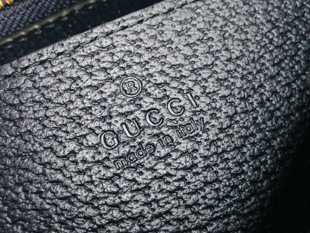 G*u*i chain bag-25*15*6cm