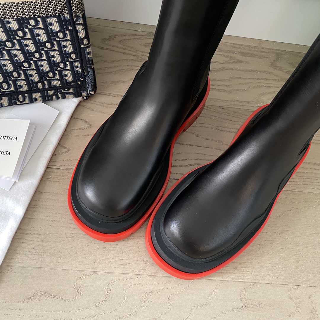 Bo*te*ga ve*ne*ta boots