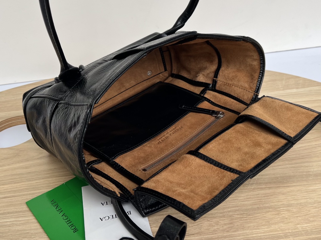 Bo*te*ga ve*ne*ta arco bag-23x21x9cm