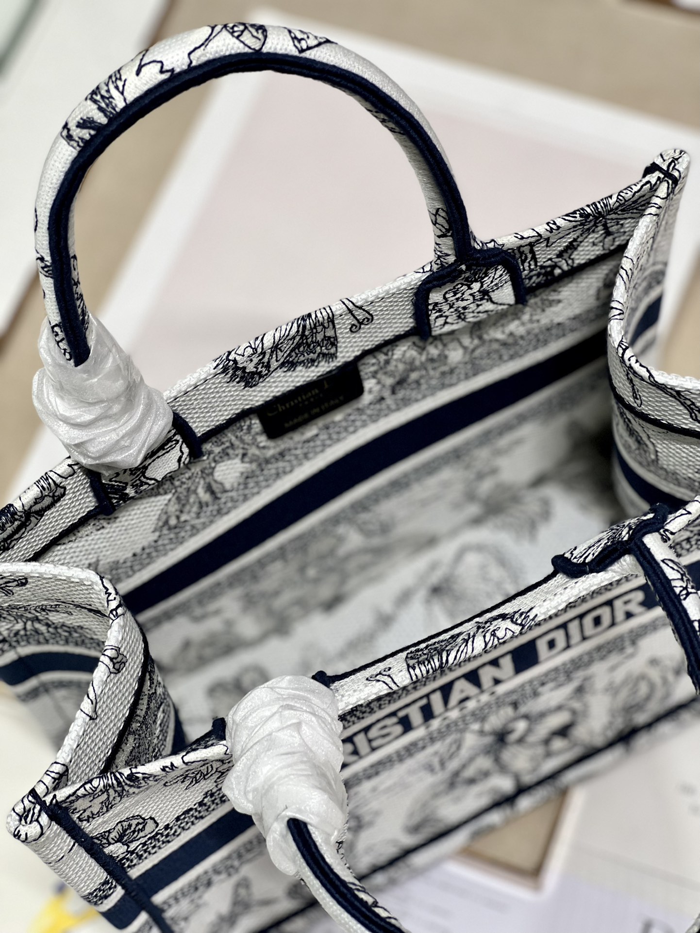 D*or small book tote-26*8*22cm