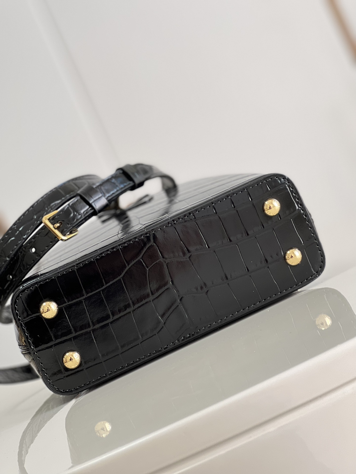 l**is V*t*n mini capucines handlebag-21*14*8cm