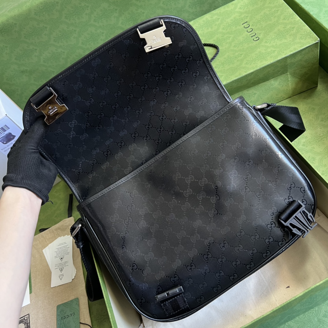 G*u*i messenger bag-33x 22x 11cm