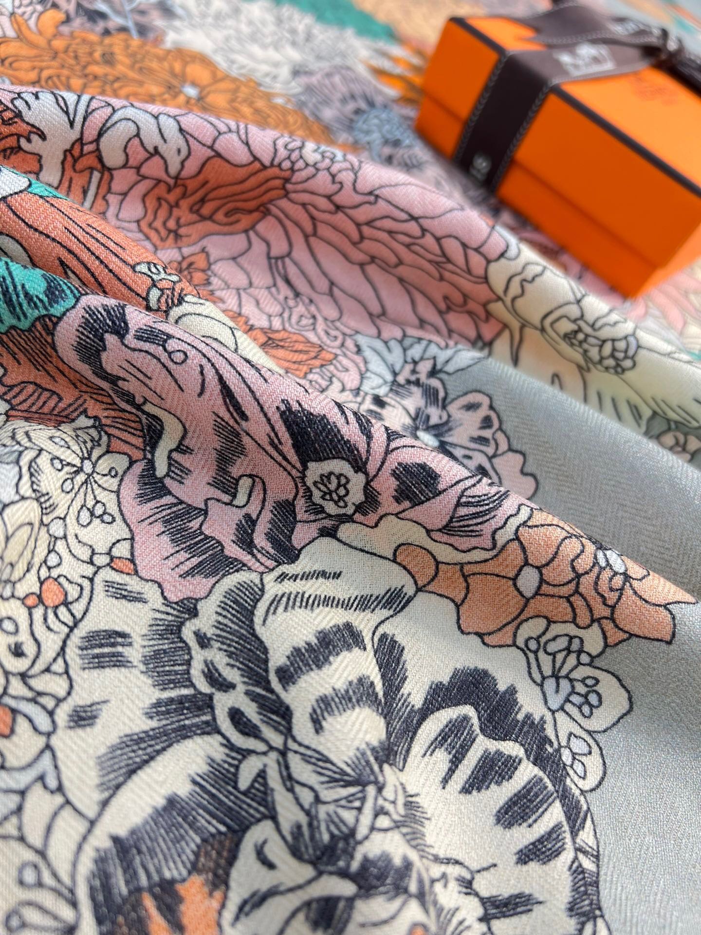 H**mes shawls-140*140cm