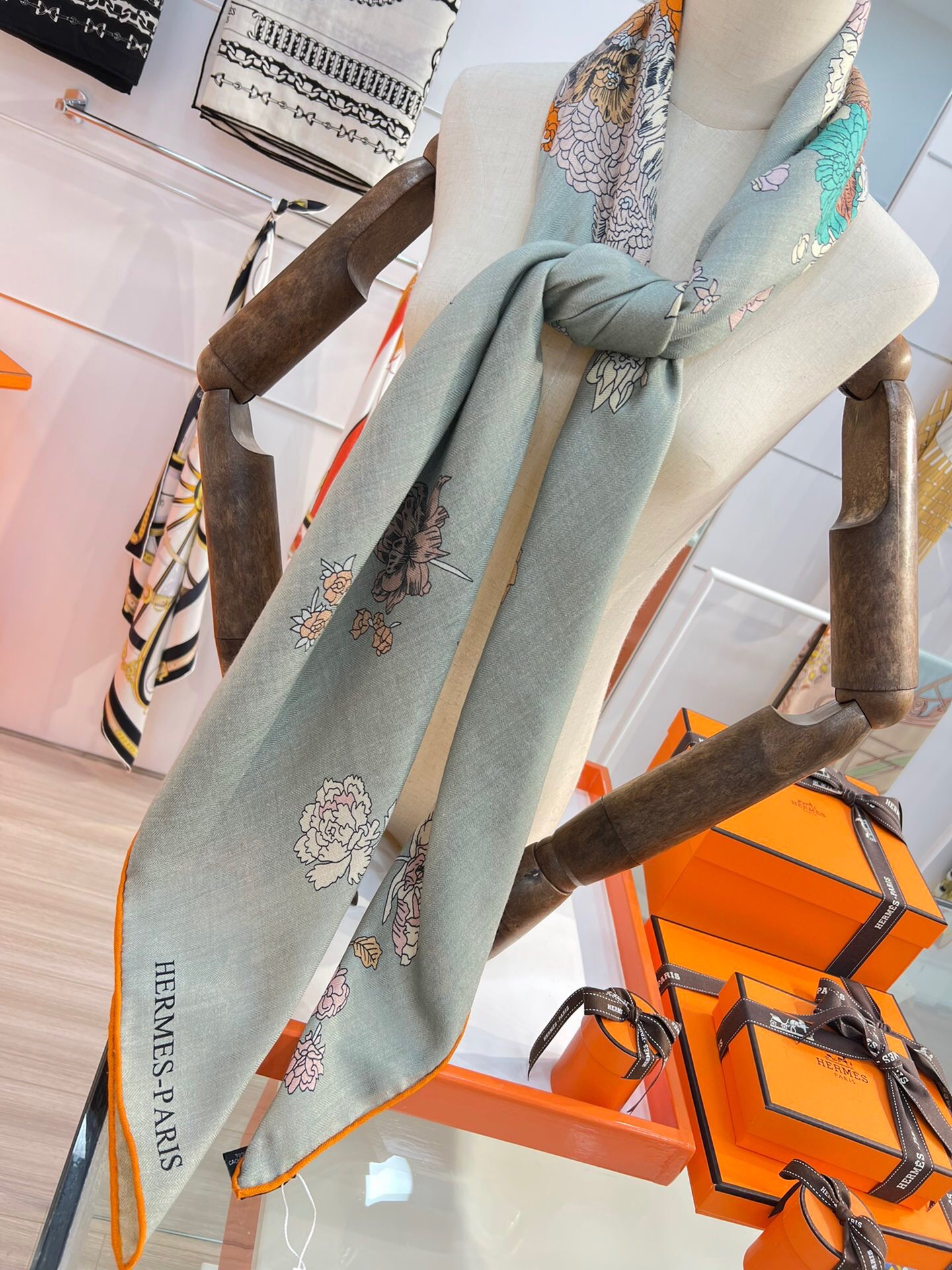 H**mes shawls-140*140cm