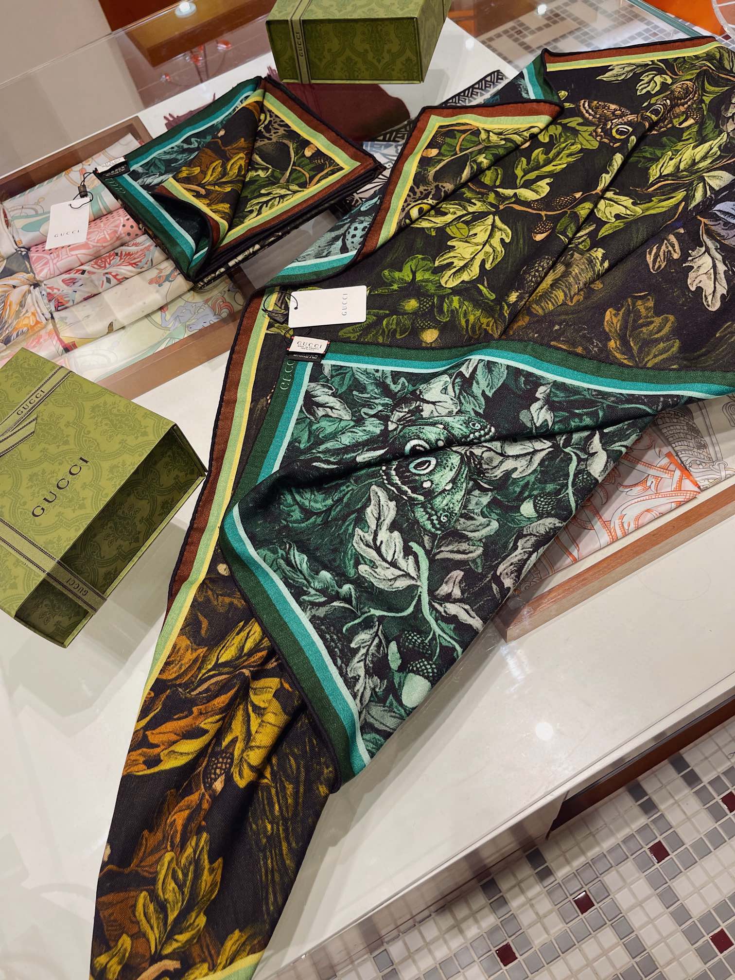 G*u*i shawls-110*110cm