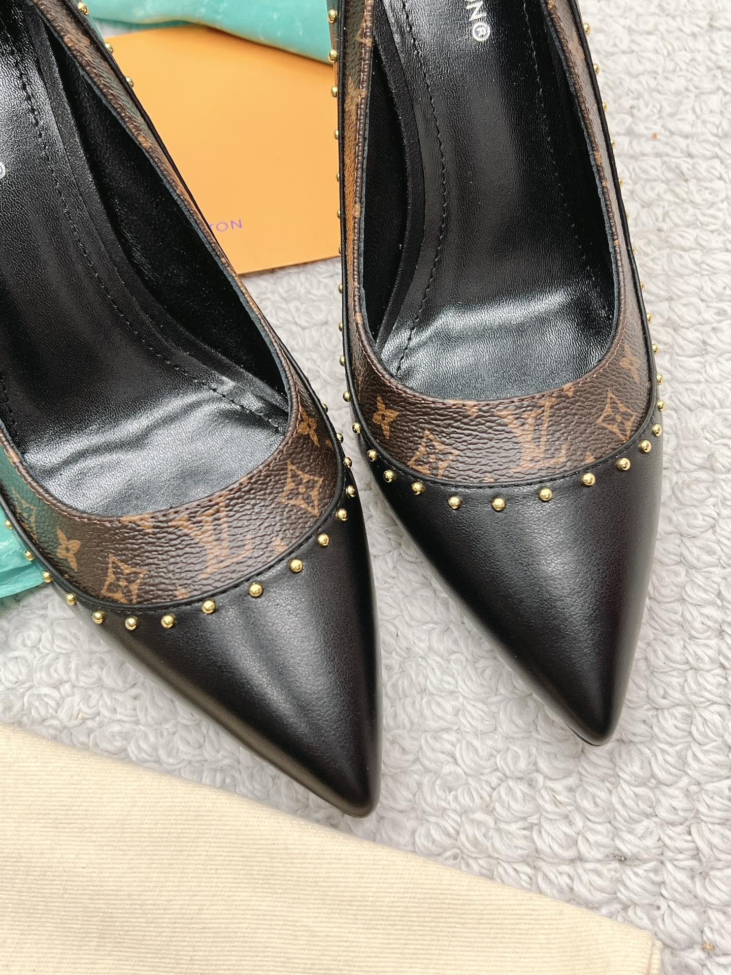 l**is V*t*n heel-10.5cm