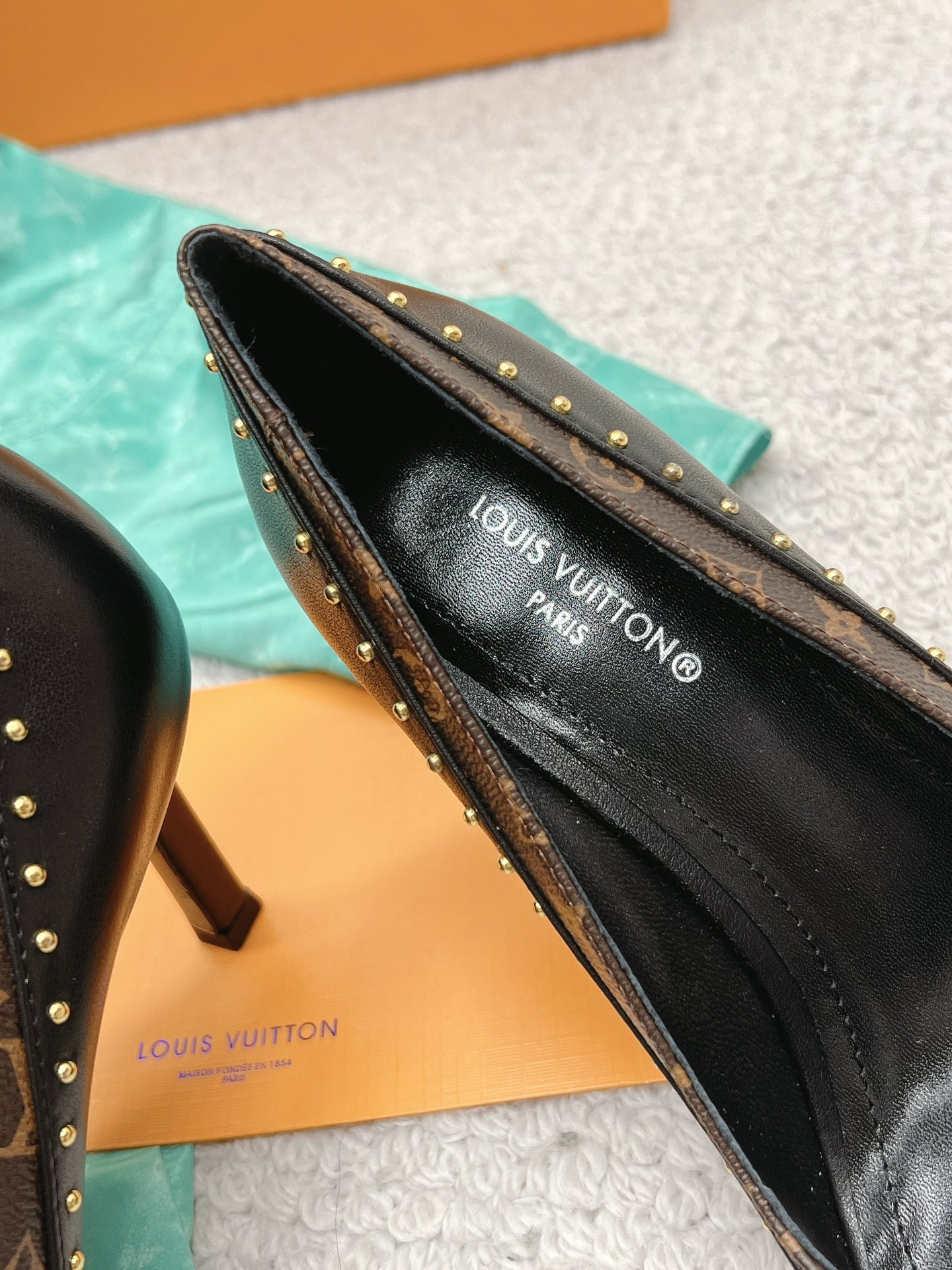 l**is V*t*n heel-10.5cm