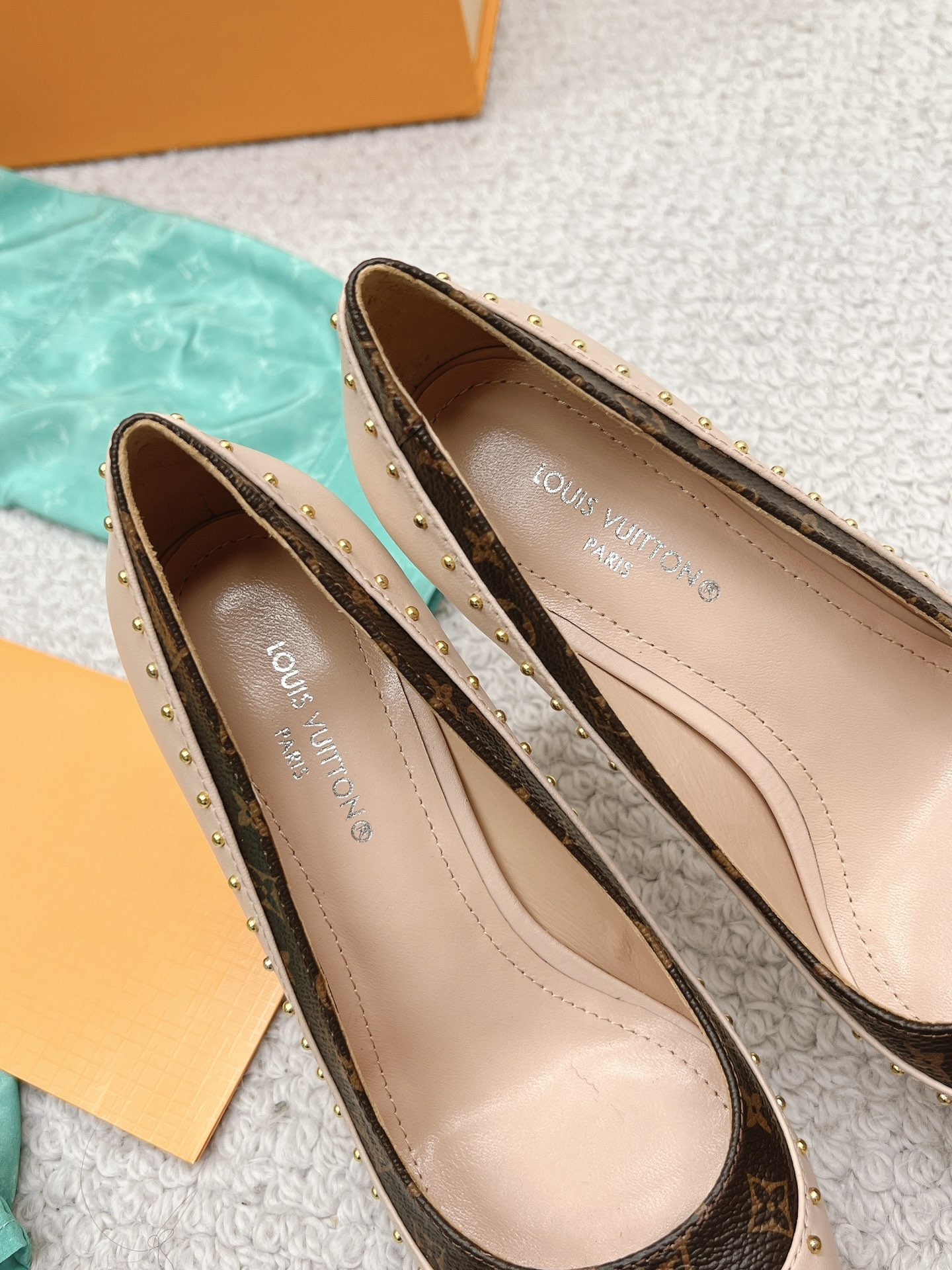 l**is V*t*n heel-10.5cm