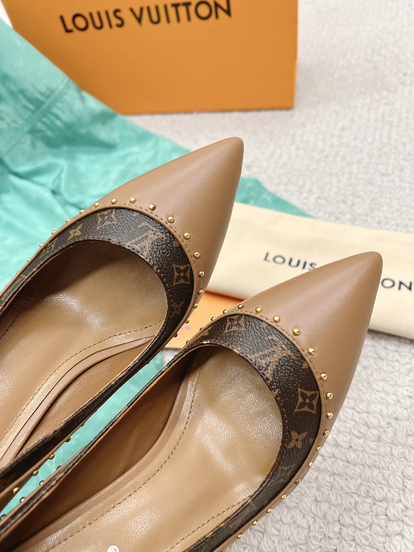 l**is V*t*n heel-10.5cm