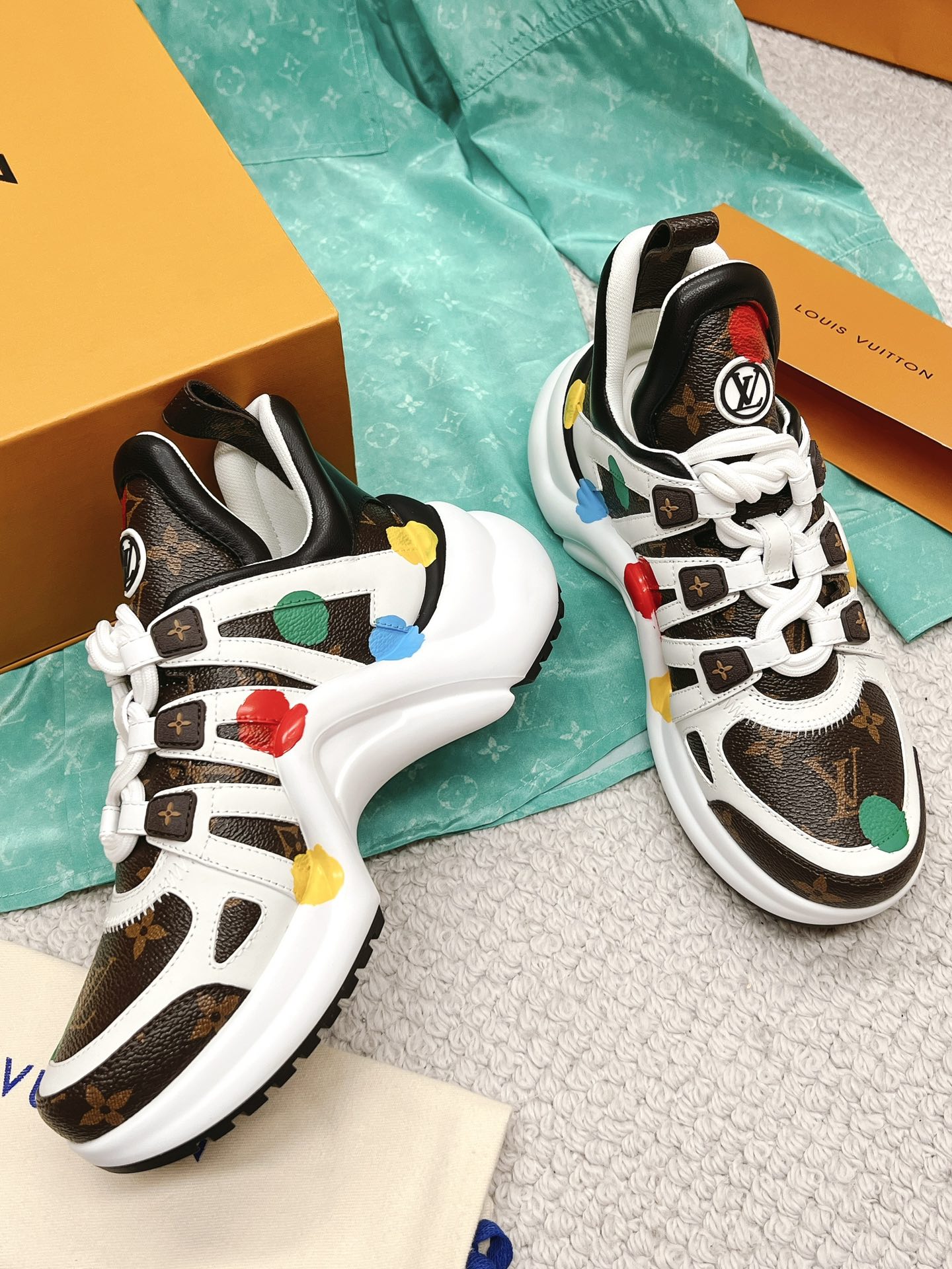 l**is V*t*n archlight sneaker(eu35-41)