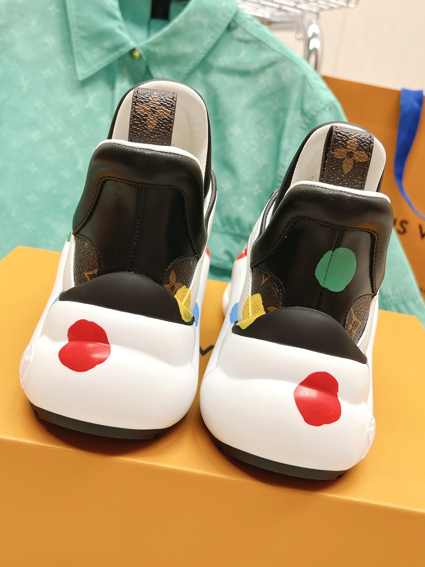 l**is V*t*n archlight sneaker(eu35-41)