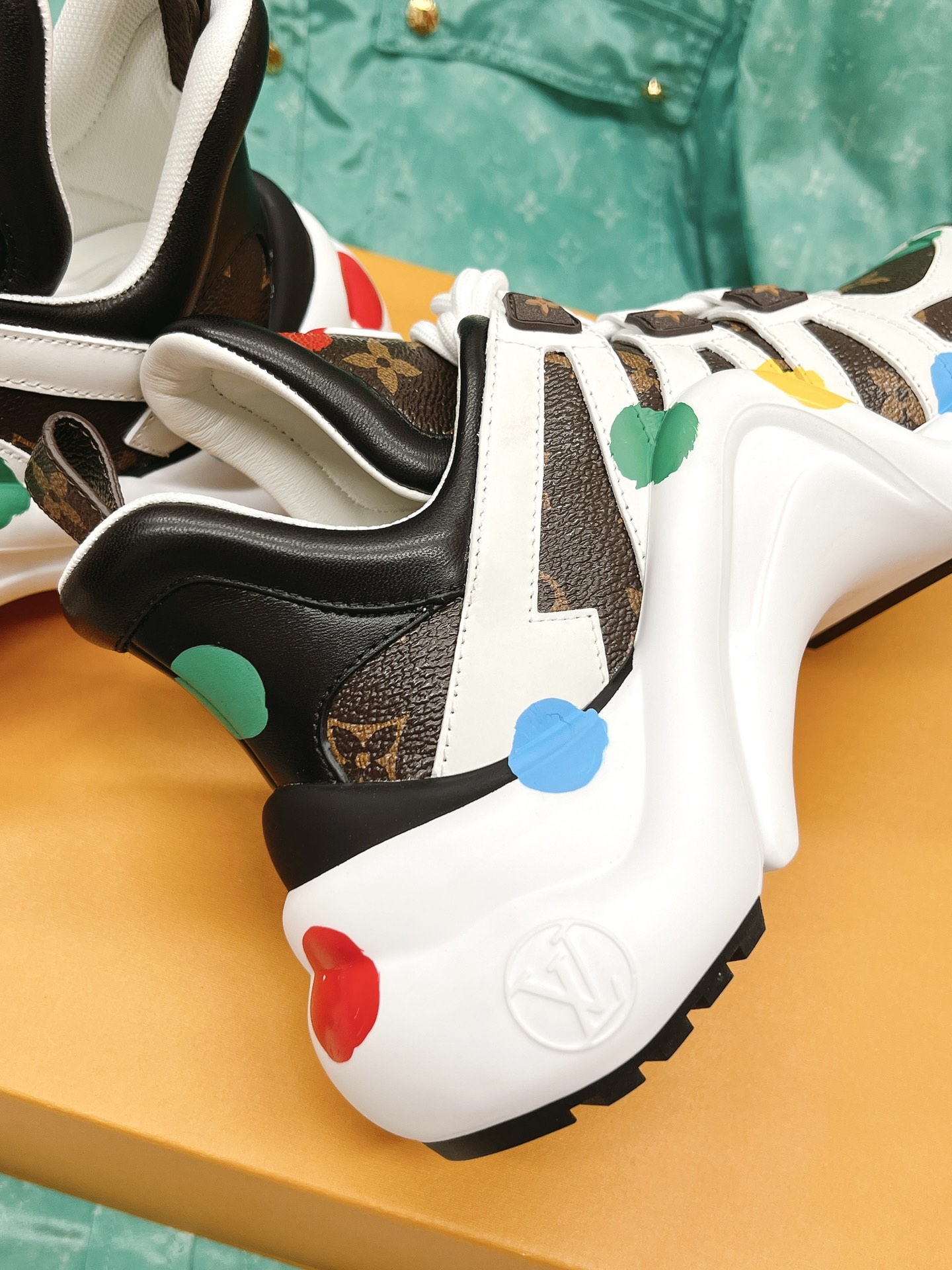 l**is V*t*n archlight sneaker(eu35-41)