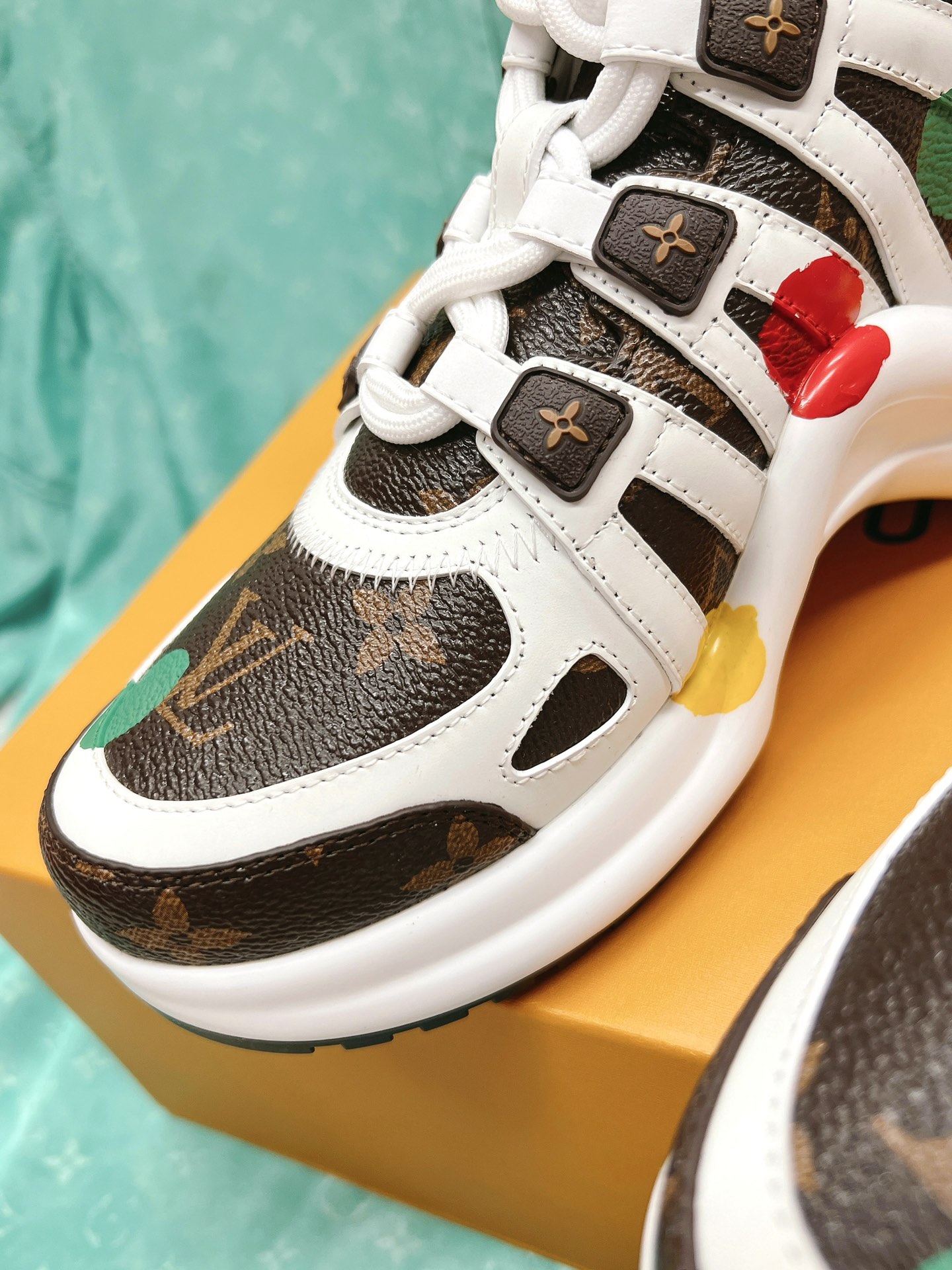 l**is V*t*n archlight sneaker(eu35-41)