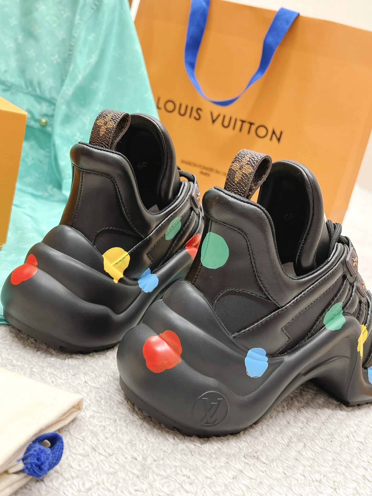 l**is V*t*n archlight sneaker(eu35-41)