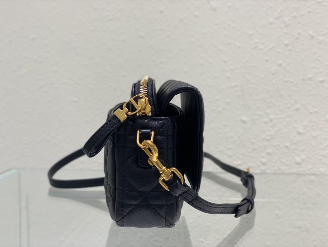 D*or 2023 caro bag-17.5 x 10.5 x 5 cm